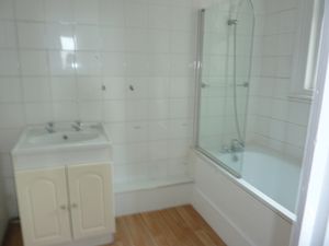 bathroom- click for photo gallery